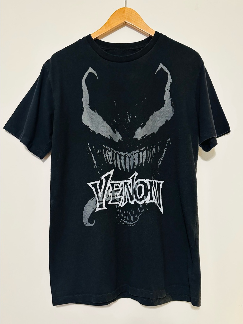 Men’s Marvel Venom Graphic Black Short-Sleeve Tee - Large